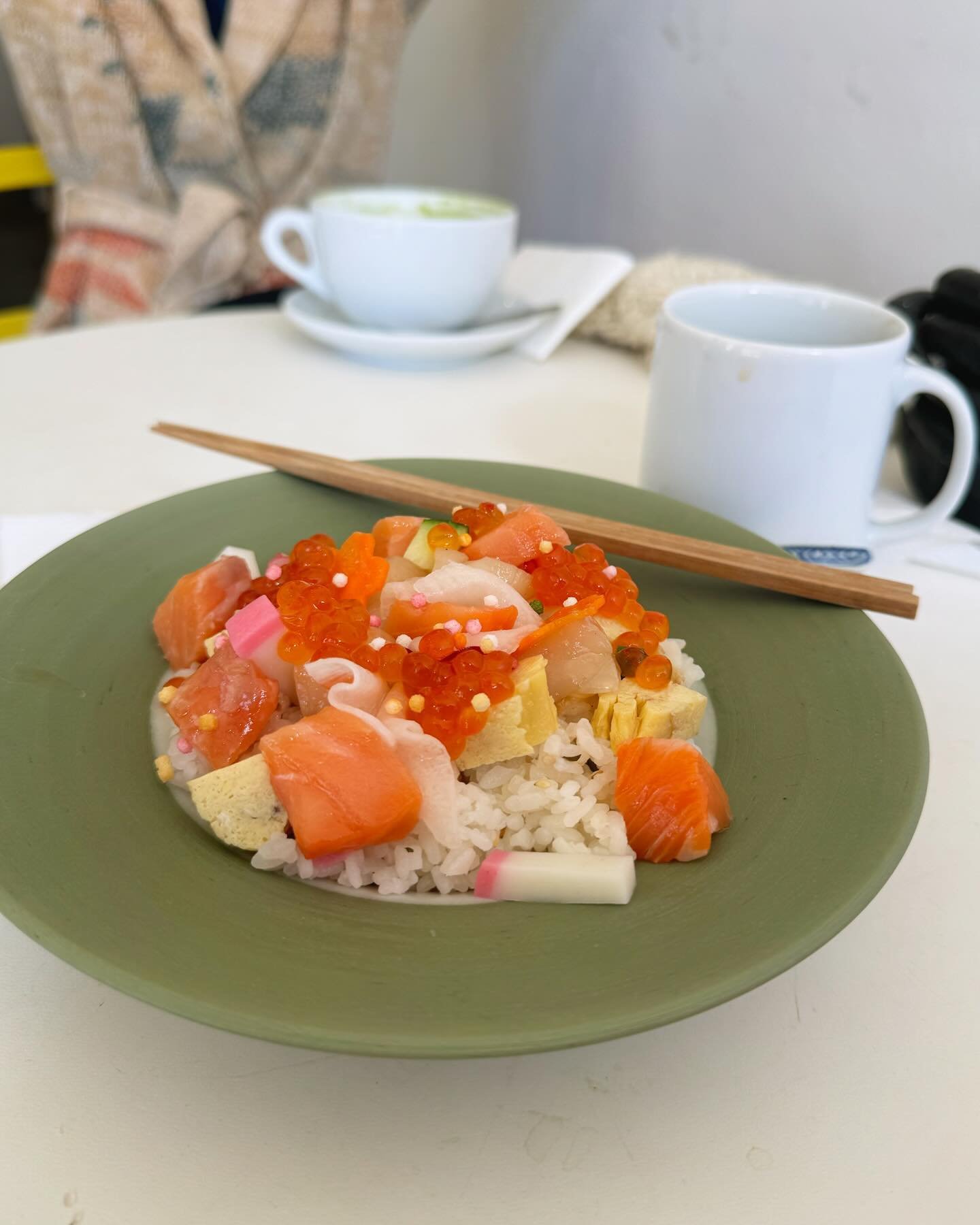 The chirashi sushi bowl at @soenportland + their amazing miso soup, followed by their dango for dessert = a perfect meal.

Seriously, their chirashi bowl is phenomenal! Add a matcha latte from @couriercoffeeroasters (Soen shares space with Courier) t