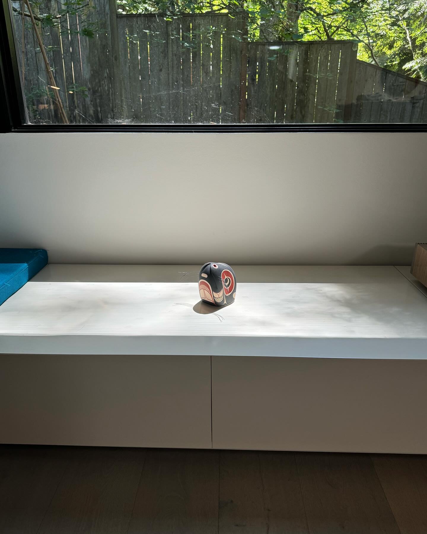 I still smile every time I catch this guy out of the corner of my eye.🦭😍

It&rsquo;s a Seal Head painted sculpture created by Kwakwaka&rsquo;wakw artist Rod Smith. We found it a couple of years back at the wonderful @DouglasReynoldsGallery on Granv