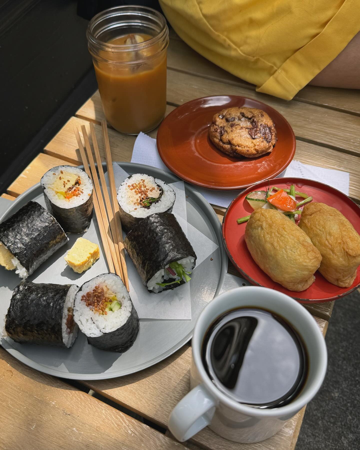 My happy place = @CourierCoffeeRoasters x @SoenPortland.

Their combo of excellent coffee &amp; tea drinks with delicious Japanese bites in a super chill atmosphere is unique and I just really enjoy spending time there.

In addition to the delicious 