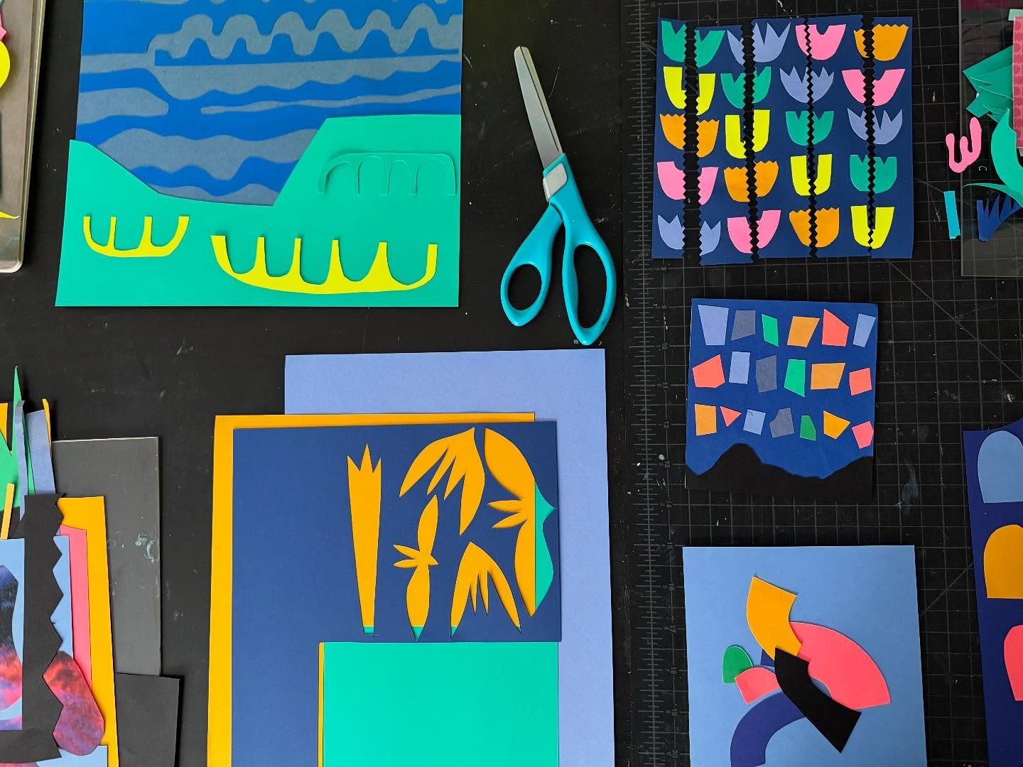 The usual snippets and experiments on my desk lately #✂ #collageart #printandpatterndesign #playfulpatterns