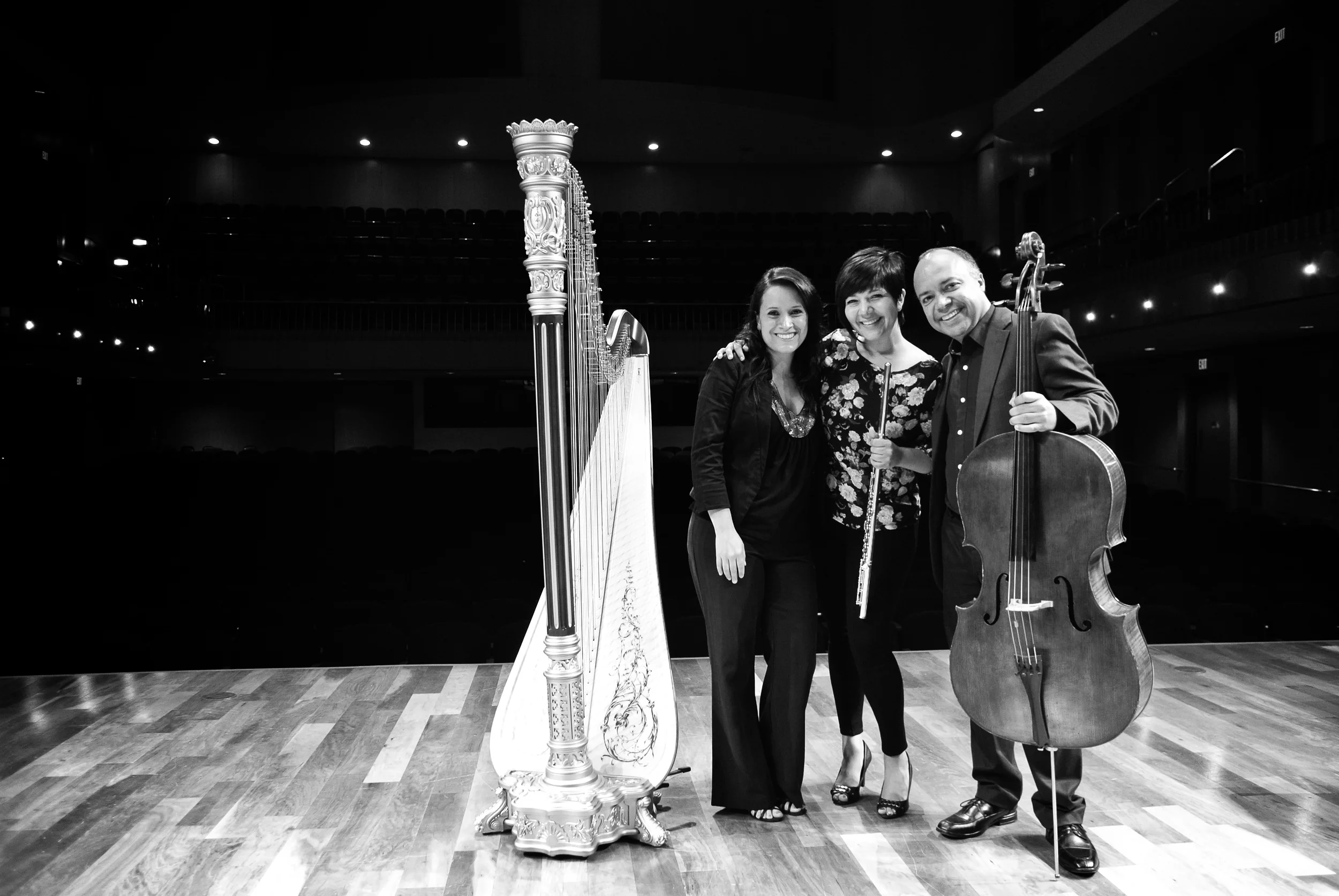 Junto a Alhelí Pimienta y Luis Miguel Rojas en la grabación del trio Deared del compositor Vincenzo Palermo.