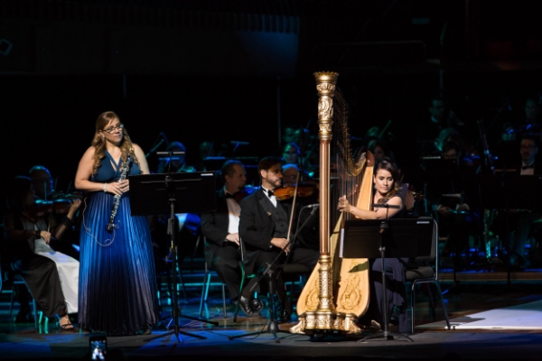 Junto a la oboista Frances Colón y la Orquesta Filarmónica de Puerto Rico. Fotos por Giován Cordero.