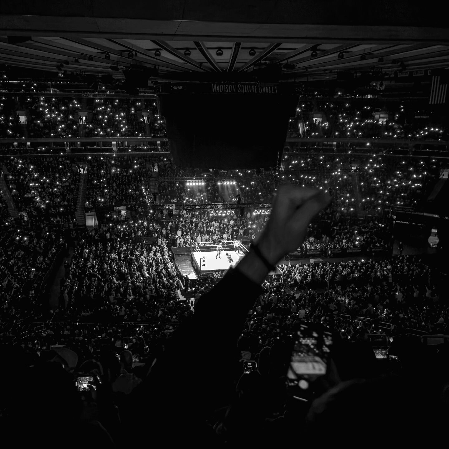 Sold out @thegarden || @wwe 👏🏼

.
.
.
.
.
.
.
.
.
.
.
.
.
.

#wwemsgholidaytour #wwemsg #cmpunk #sethrollins #beckylynch #rhearipley #wwe #wwefans #msg #thegarden