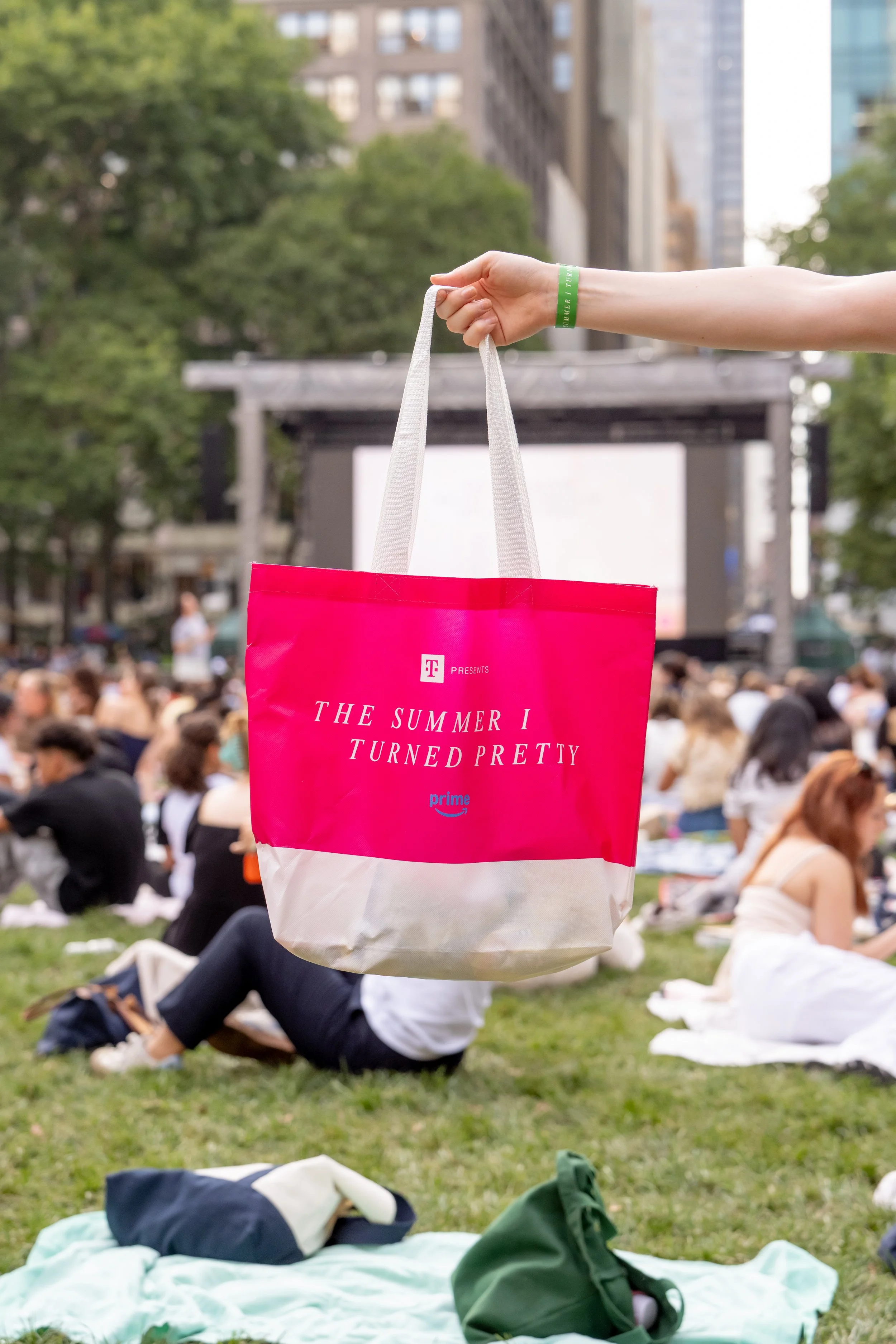 PRIMEVIDEO_SUMMERITURNEDPRETTY_BRYANTPARKNYC_PHOTOS@LUISRUIZ__JULY2025_0113.jpg