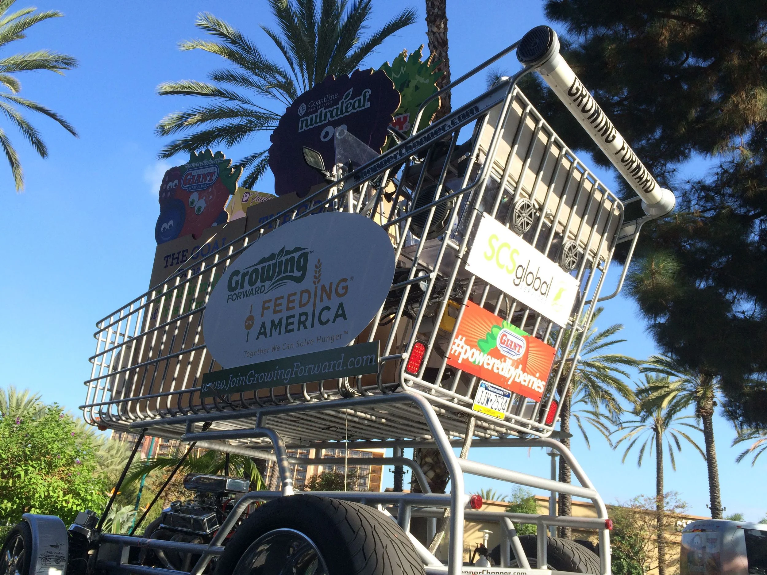 We worked with McDill & Associates to launch cause marketing program at the PMA Fresh event at the Anaheim Convention Center. If you want attention at vendor saturated event, you drive a ten-foot tall grocery cart carrying giant fruit and veggie…