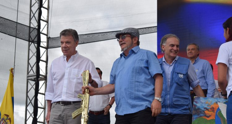 Colombia's President Juan Manuel Santos with FARC’s top leader Rodrigo Londoño Credit: UN Mission in Colombia
