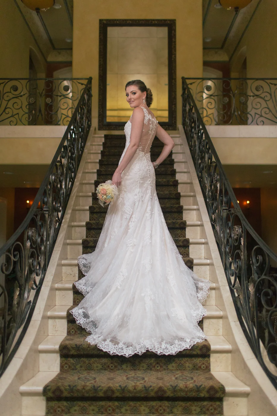 arden-hills-resort-wedding-photographer-sacramento-lixxim-stairs