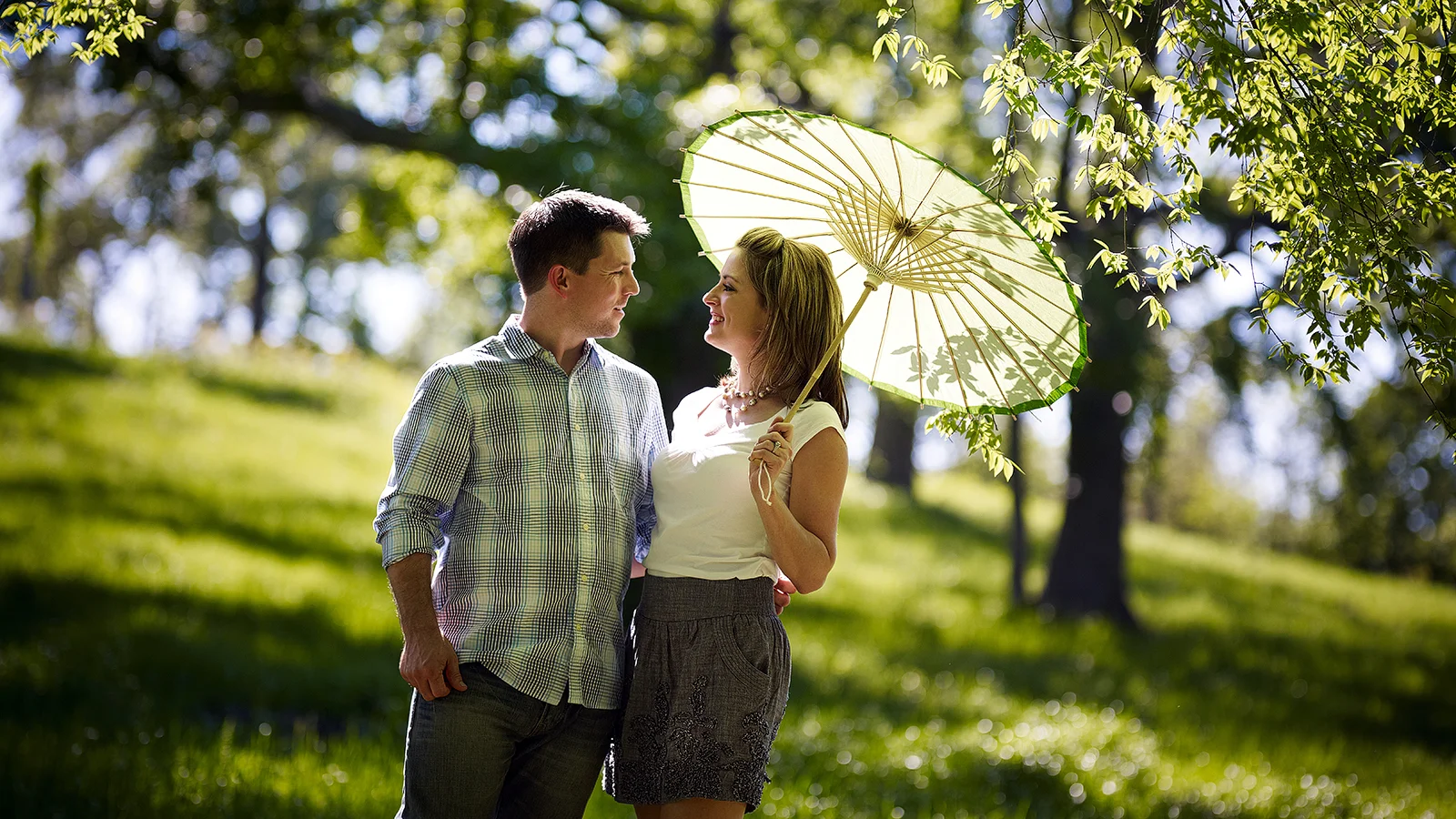 Stylish engagement photo at Hermann Park