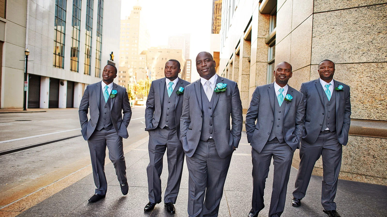 Modern groomsmen photo in Downtown