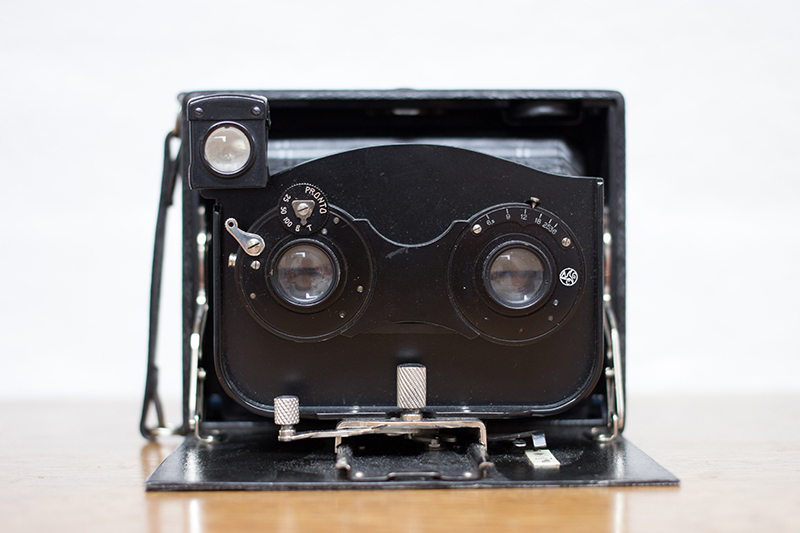 Look into my eyes! The hypnotic front view shows the twin lenses and shutter controls.