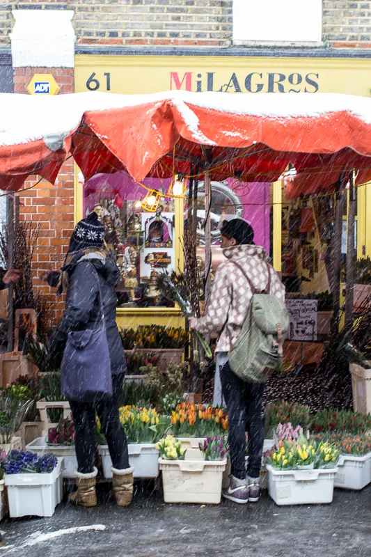 The brave flower sellers that turned up (like Carl Grover) made the most of the customers! Read more about Carl here: http://spitalfieldslife.com/2010/09/19/columbia-road-market-51/