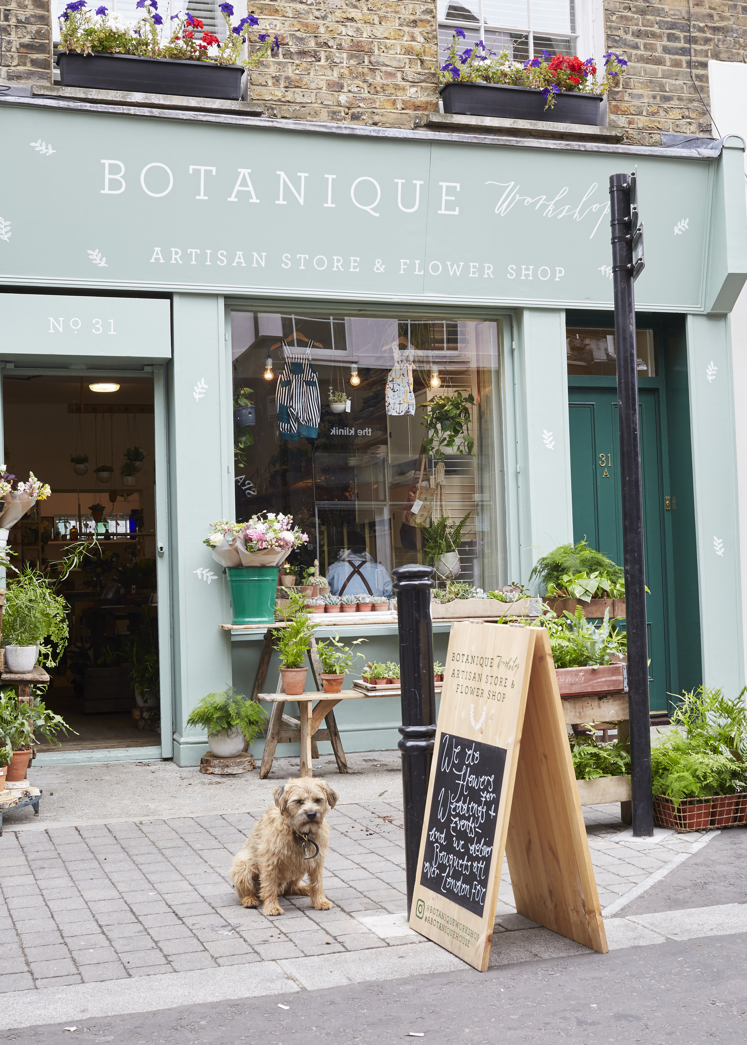 Exmouth Market is a lovely area between Clerkenwell and Angel, filled with independent shops and restauramts. The area has been a market place since the 1890s and a number of the street's buildings date from the 19th century.