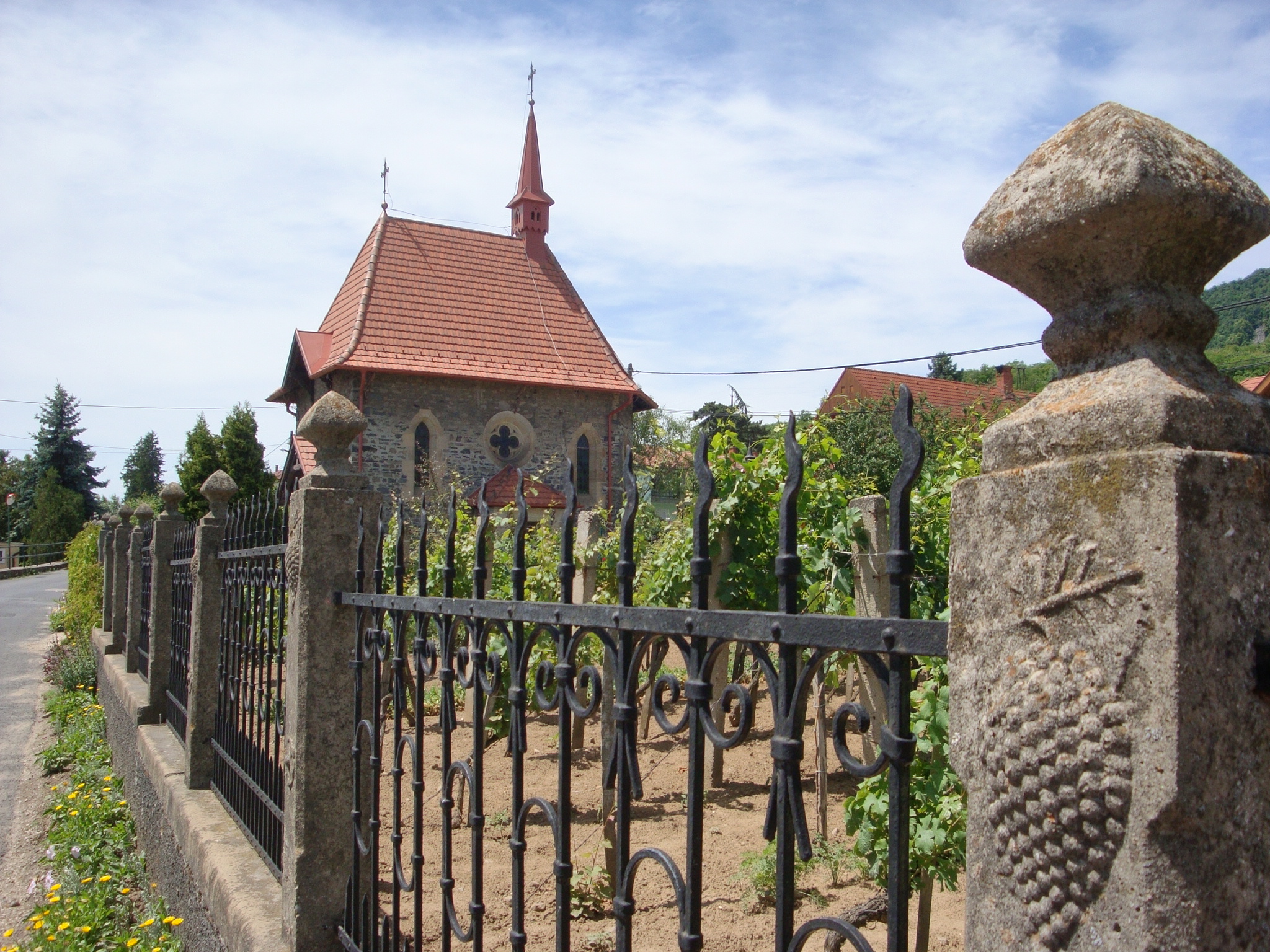 vineyard chapel.JPG