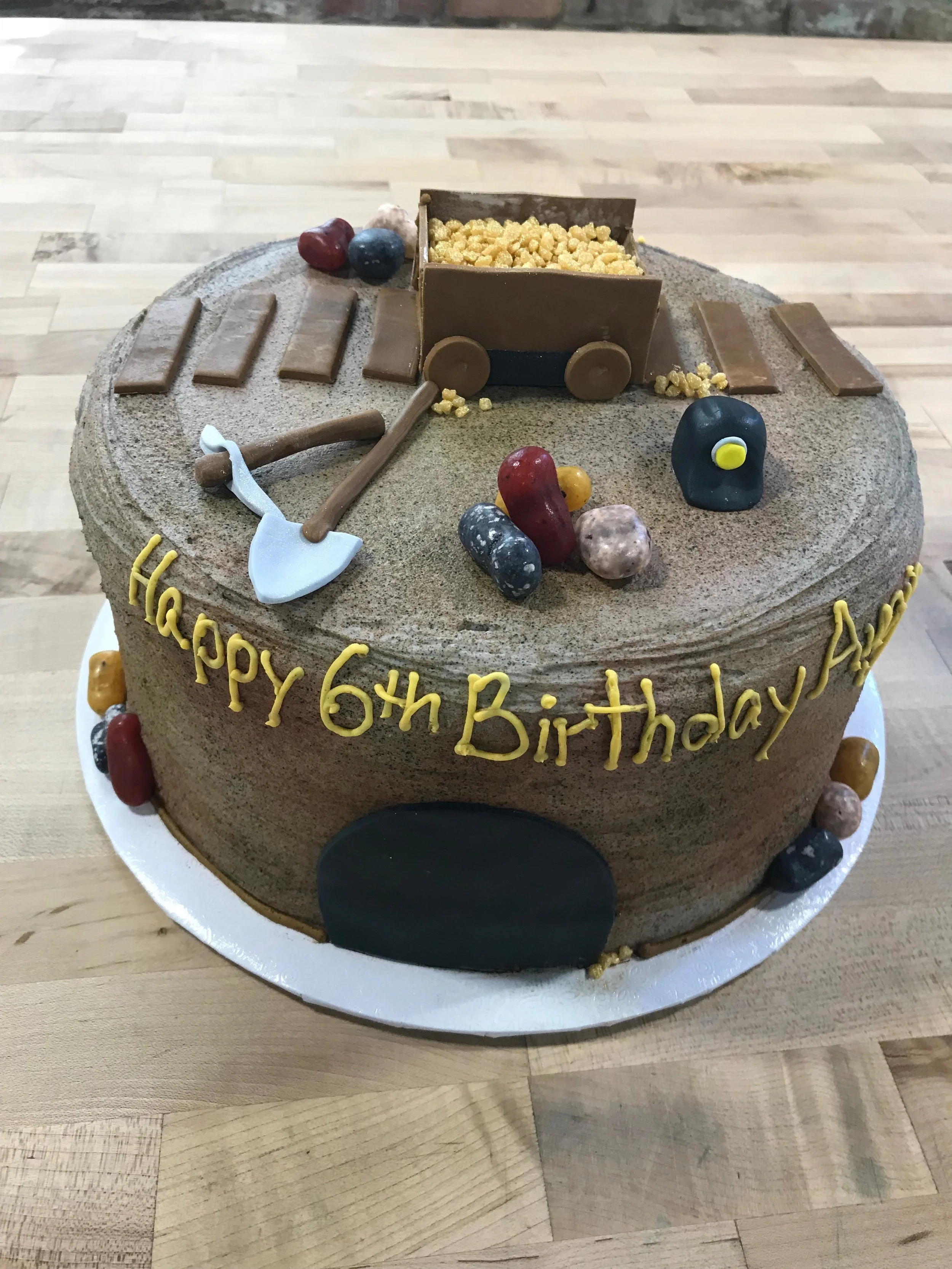 Gold Mine Round Cake — Trefzger's Bakery