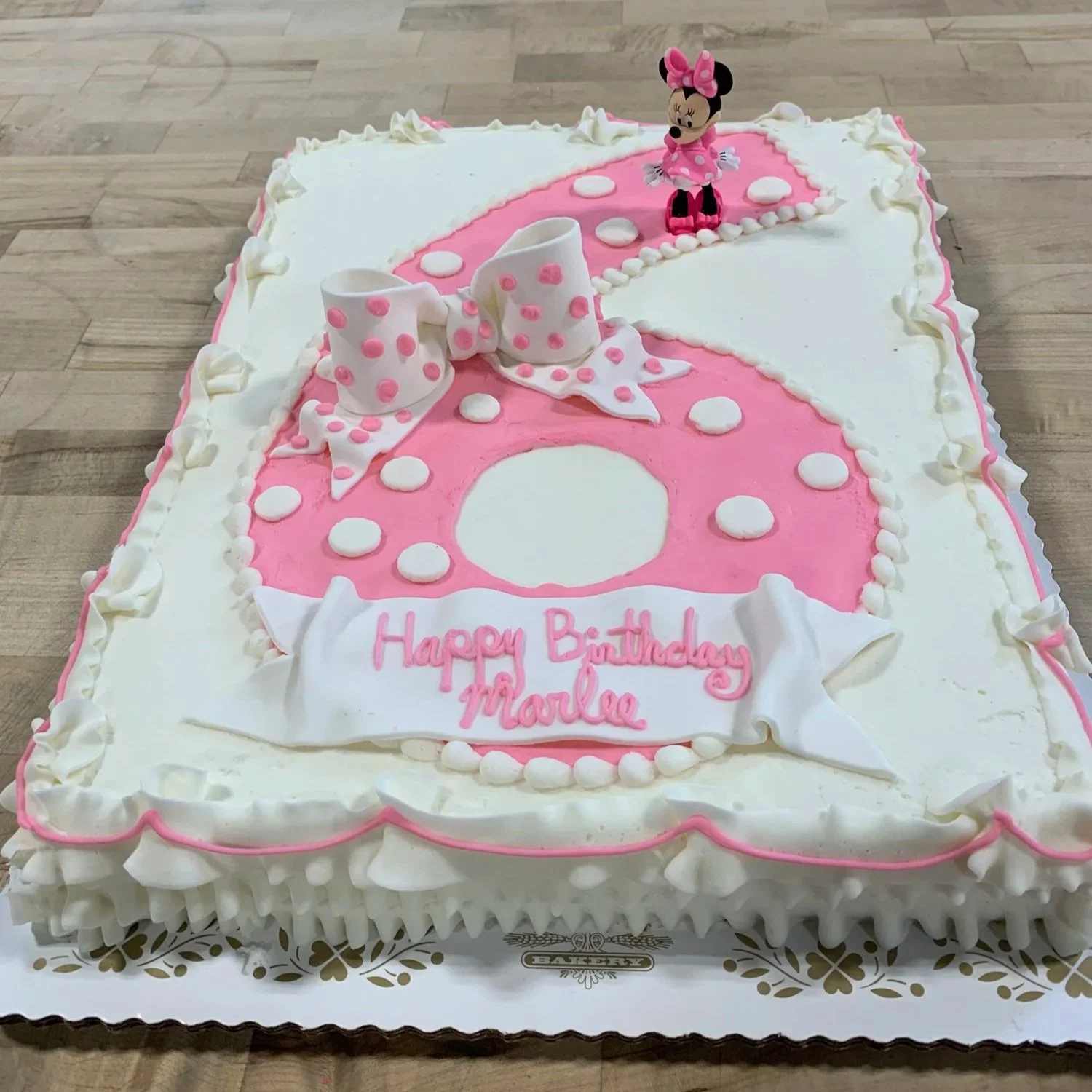 Minnie Mouse Sheet Cake with Fondant Bow