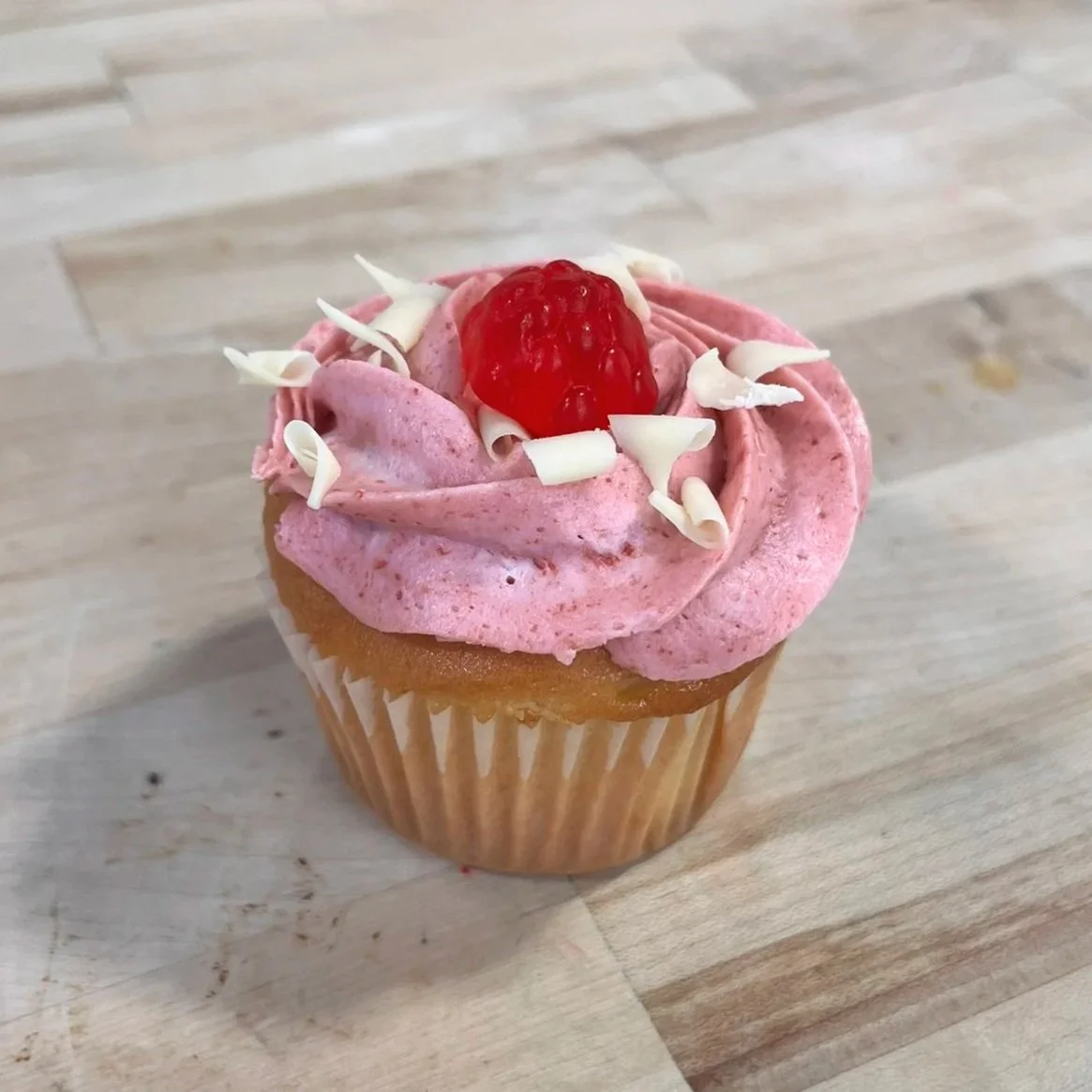 White Raspberry Dream Dessert Cupcakes