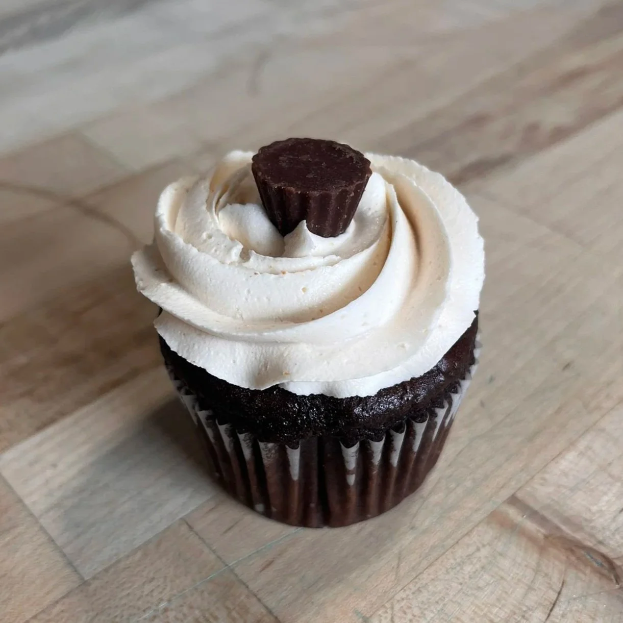 Reese's Peanut Butter Cup Dessert Cupcakes