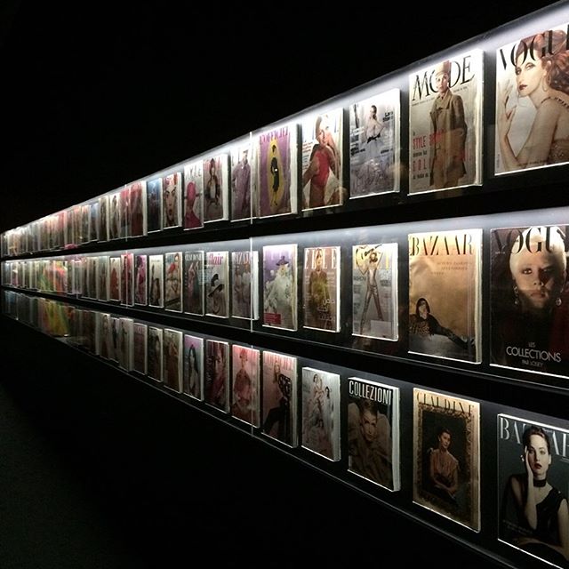 More Dior. 
At the V&amp;A. 
A walk-through gallery with magazine covers on one side and on the other a rainbow display of some of Dior&rsquo;s work. (I love arranging things by colour too.) #victoriaandalbertmuseum#christiandior #dior #designerofdre