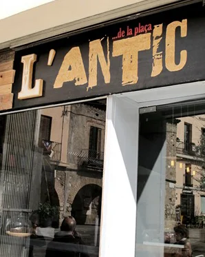 L'Antic de la plaça. imatge de crazyteaparty