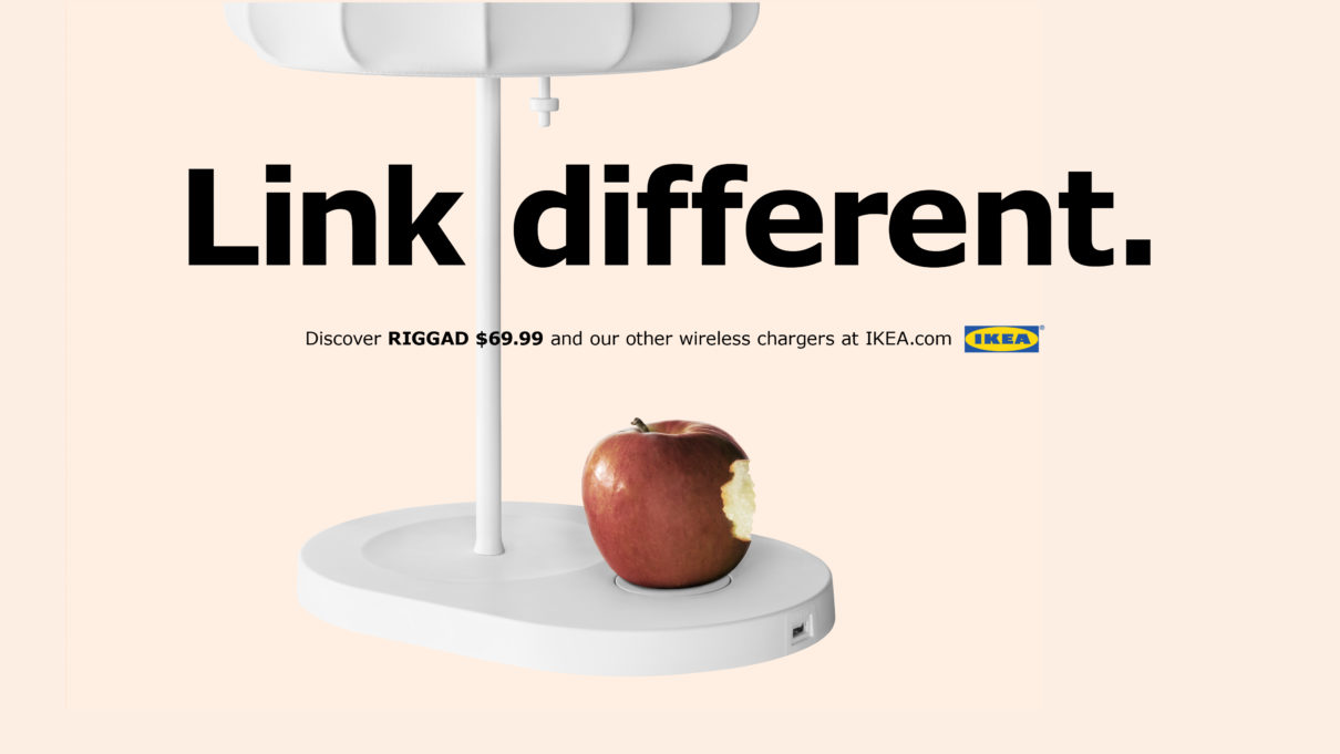 ikea-apple-iphone-8-iphone-x-campana-wireless-charging-carga-inalambrica-ad-anuncio-link-different.jpeg