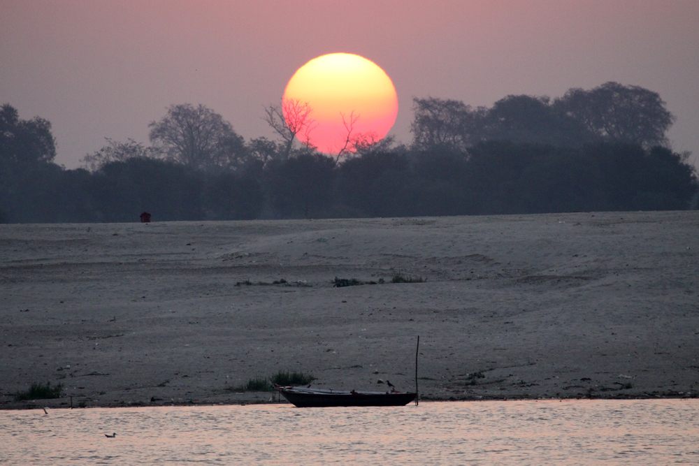 Varanasi+sunrise boat.jpg