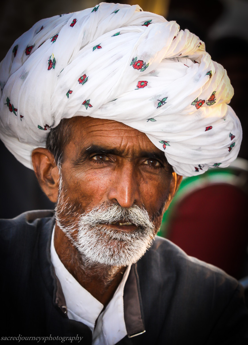Pushkar white turban.jpg