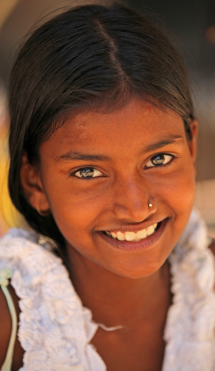 children girl bright eyes Triveni Ghat Rishikesh.jpg