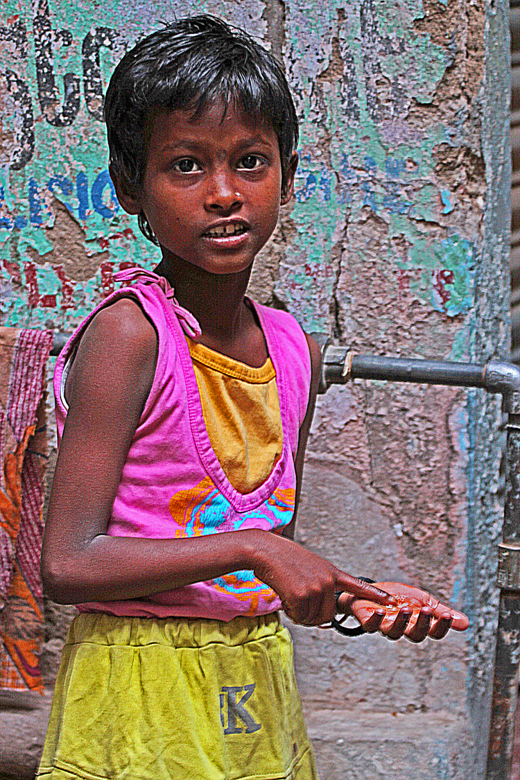 children Varanasi back street girl.jpg