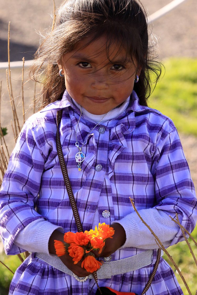 Peru W child at Puno lake Titicaca.jpg