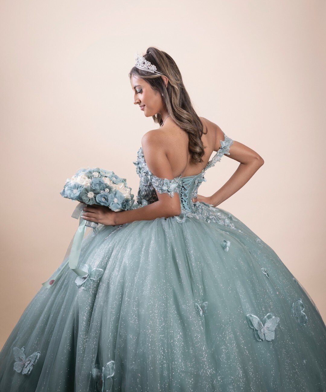 Beautiful Session! 😍 

Are you going to have a Quinceanera Event? Let us Help you!

Visit our Studio from Monday to Friday from 11am to 6pm
Address: 1936 Saviers Rd Oxnard CA 93033
Phone: (805) 487-5154

Hablamos Espanol!

#quincea&ntilde;era #photo