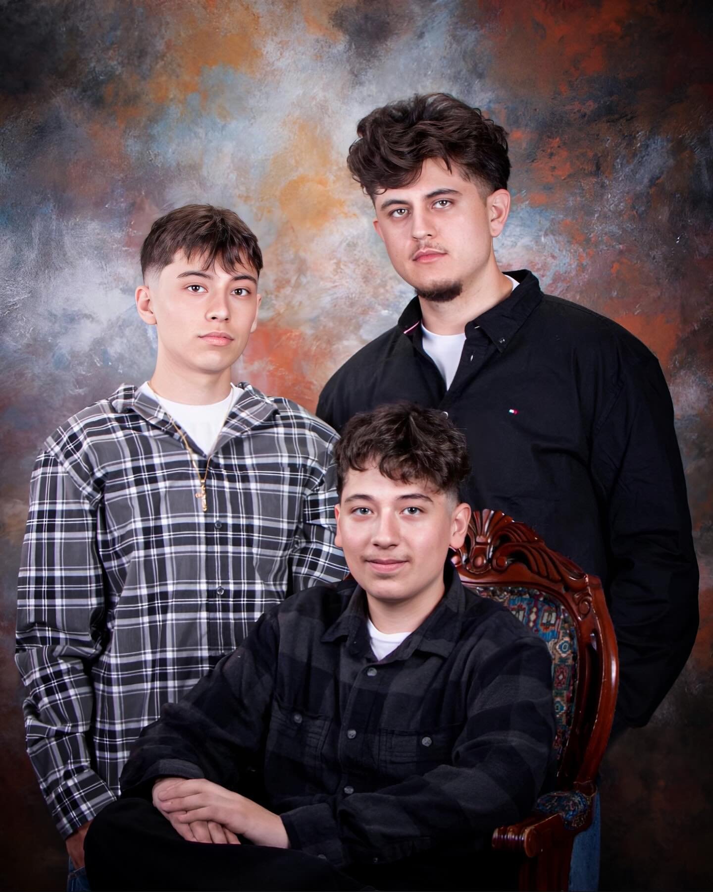 Brotherly love 🫶🏻

The best thing about memories is making them..

Visit our Studio from Monday to Friday from 11am to 6pm
Address: 1936 Saviers Rd Oxnard CA 93033
Phone: (805) 487-5154

Hablamos Espanol!

#familyportrait #photography #oxnardphotog