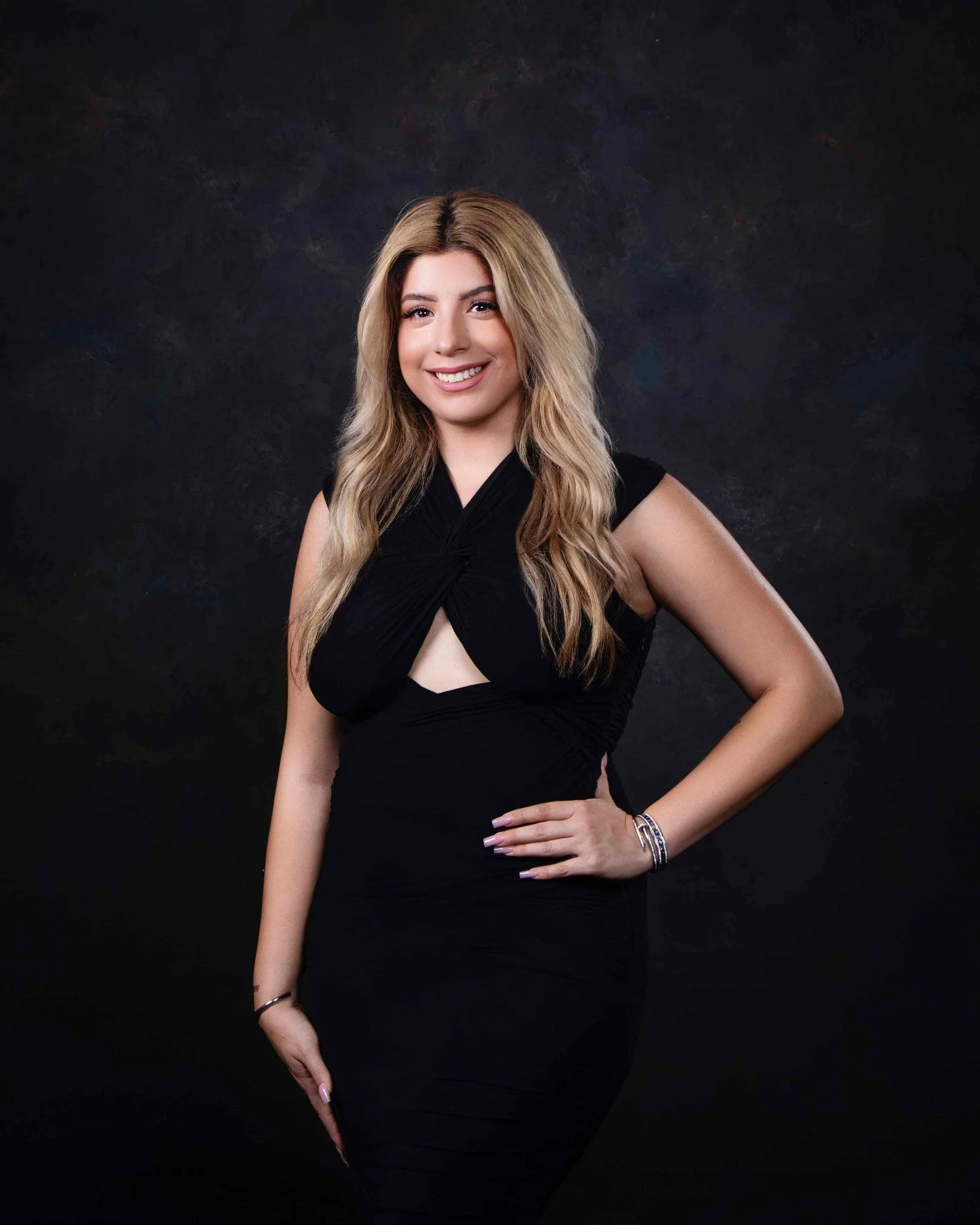 A fresh look for a fresh chapter. Update your LinkedIn or personal brand with a clean, modern studio session.
📸 DM for more information or call to book your session today!
📞 805-487-5154

#ProfessionalHeadshots #BrandingSession #StudioPhotography #