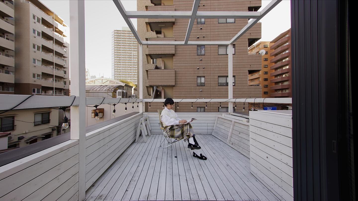 Filmed and directed this family home by @arte1_architects in the middle of Tokyo last December. Definitely up there amongst the best front facade of any home I&rsquo;ve shot so far.
Check it out on @nvtsmall YT channel!

🎥 #redkomodo