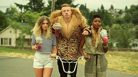 macklemore-ryan-lewis-thrift-shop-4.jpg