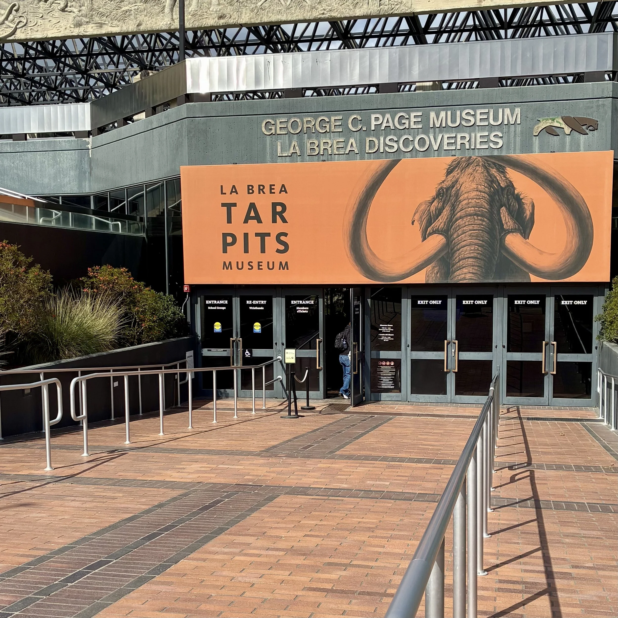 10/13/25 Fly to LA. Phil and I walk to La Brea Tar Pits. IT IS COOL.