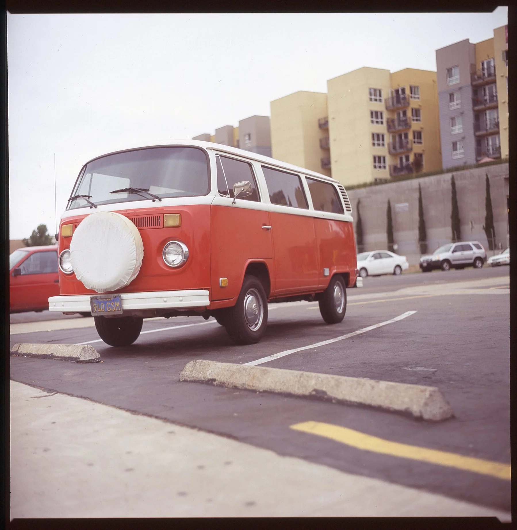 RedBusAstia-001.jpg