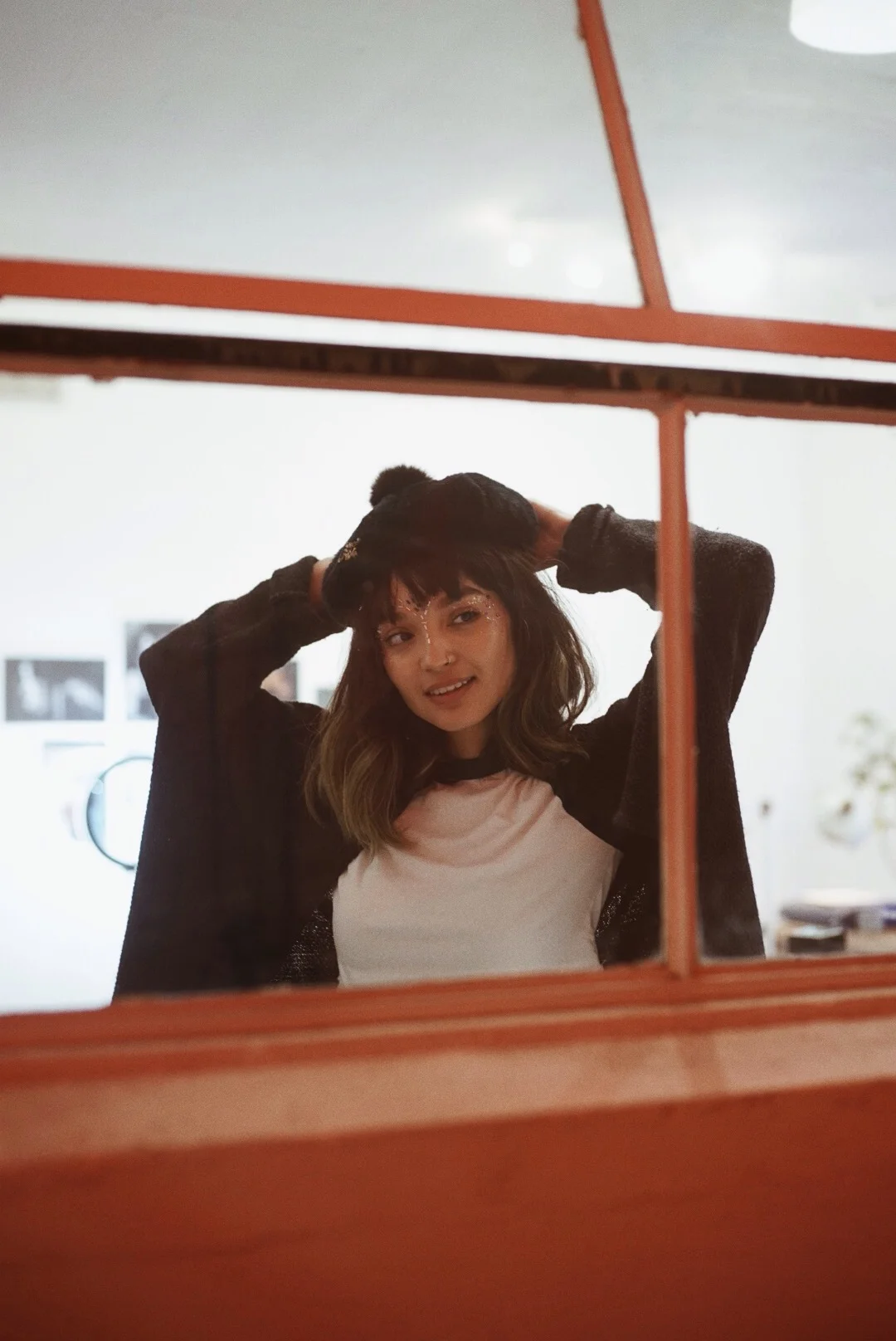 liz-glitter-hat-window-vsco.jpg