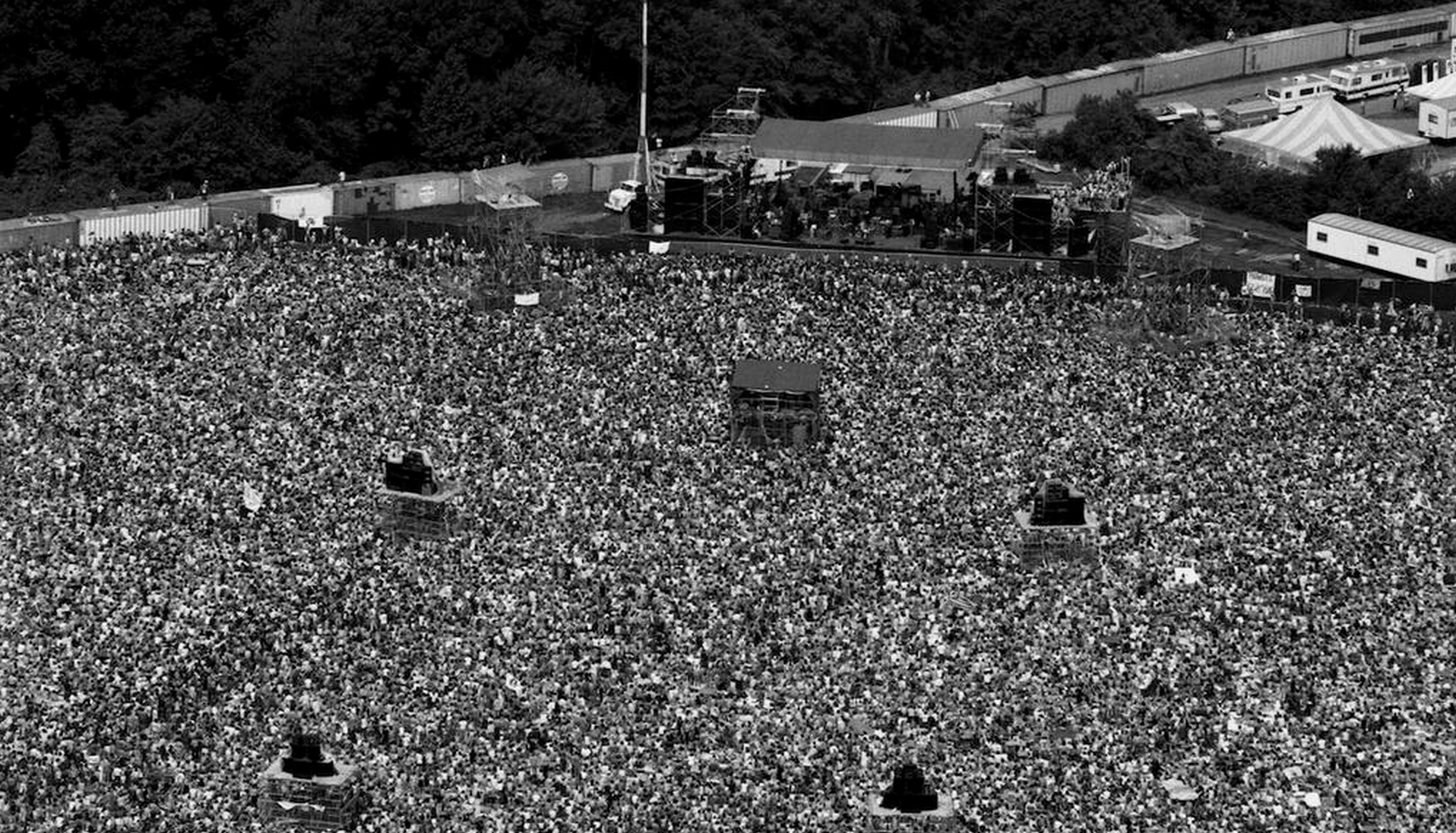 Sold-out crowd for first ever hologram screening at Raceway Park, Englishtown, NJ July 2016