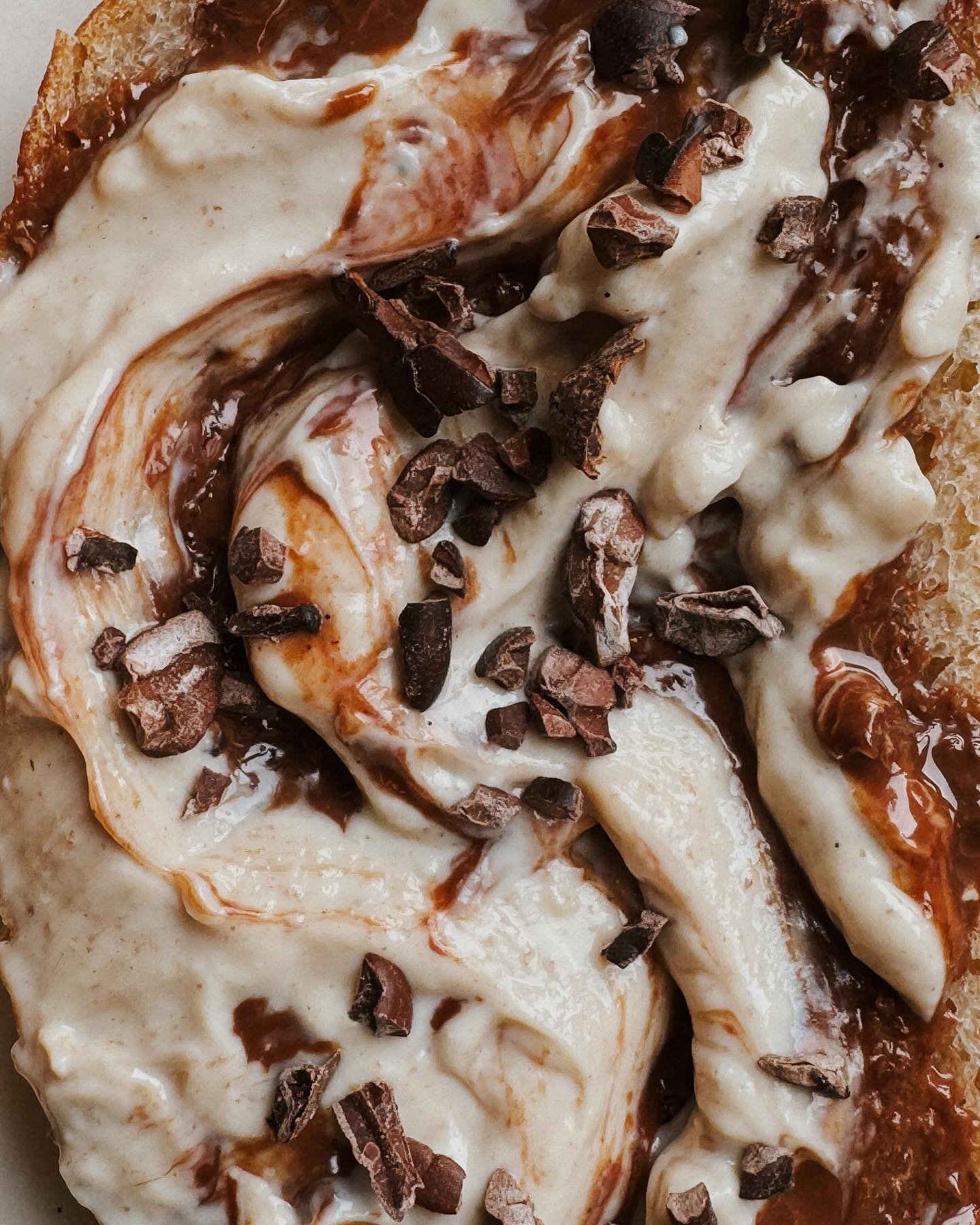fave breakfasts and desserts we ate in 2024 😌

🍫 pb whipped mousse &amp; choc black bean dip on sourdough toast from the ease issue
🍳 vegan potato strata from the plenty issue
🥾 take-a-hike rocky road cookies from the joy issue
🍞 sweet &amp; sav