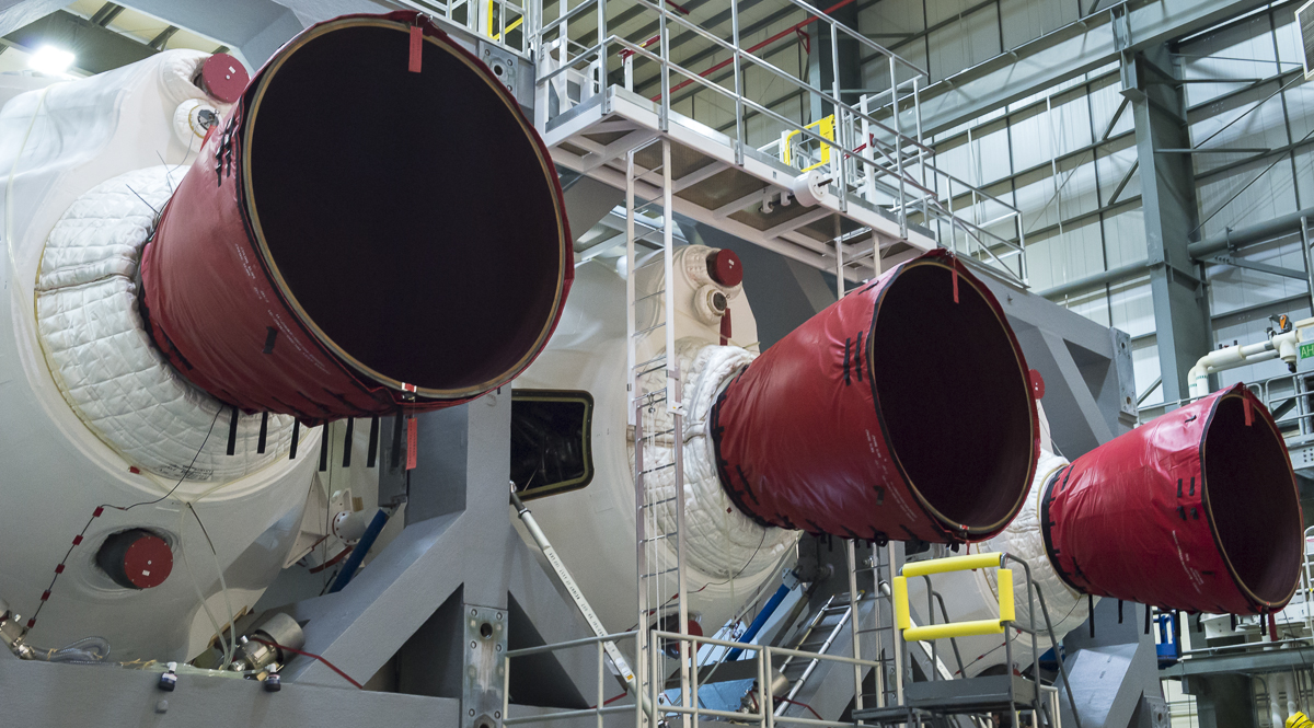 Delta IV Heavy engines