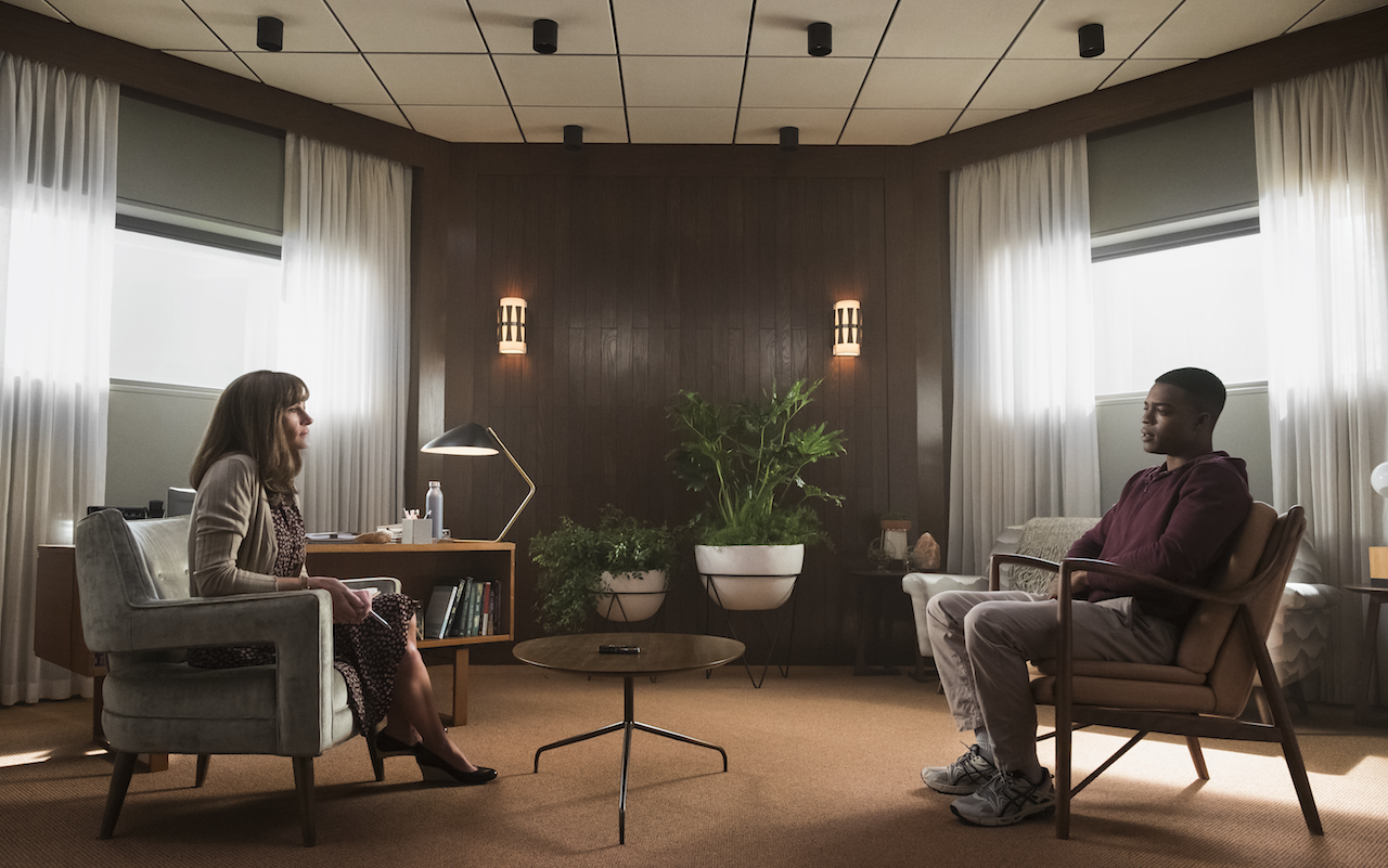   Julia Roberts and Bobby Cannavale in Homecoming  images - Amazon 