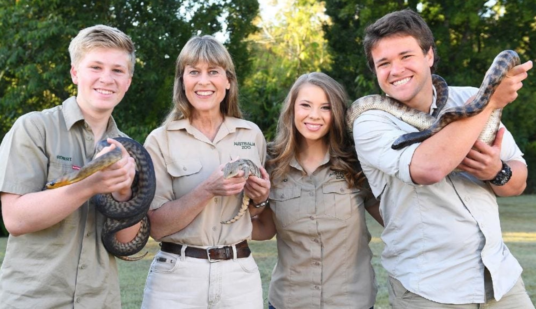   Robert Irwin, Terri Irwin, Bindi Irwin and Chandler Powell star in Crikey! It's The Irwins on Animal Planet.  image - Animal Planet 
