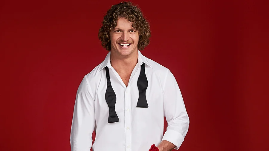 Nick Cummins as THE BACHELOR PHOTO: 10