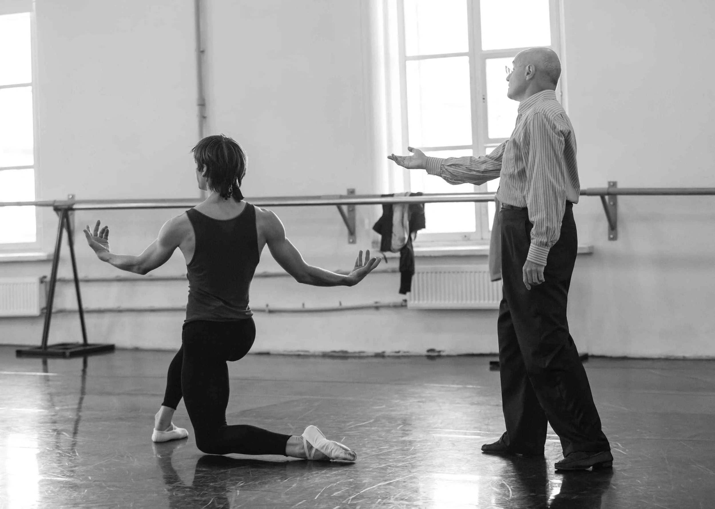 Friedemann Vogel rehearsing with Mikhail Messerer at Mikhailovsky Theatre