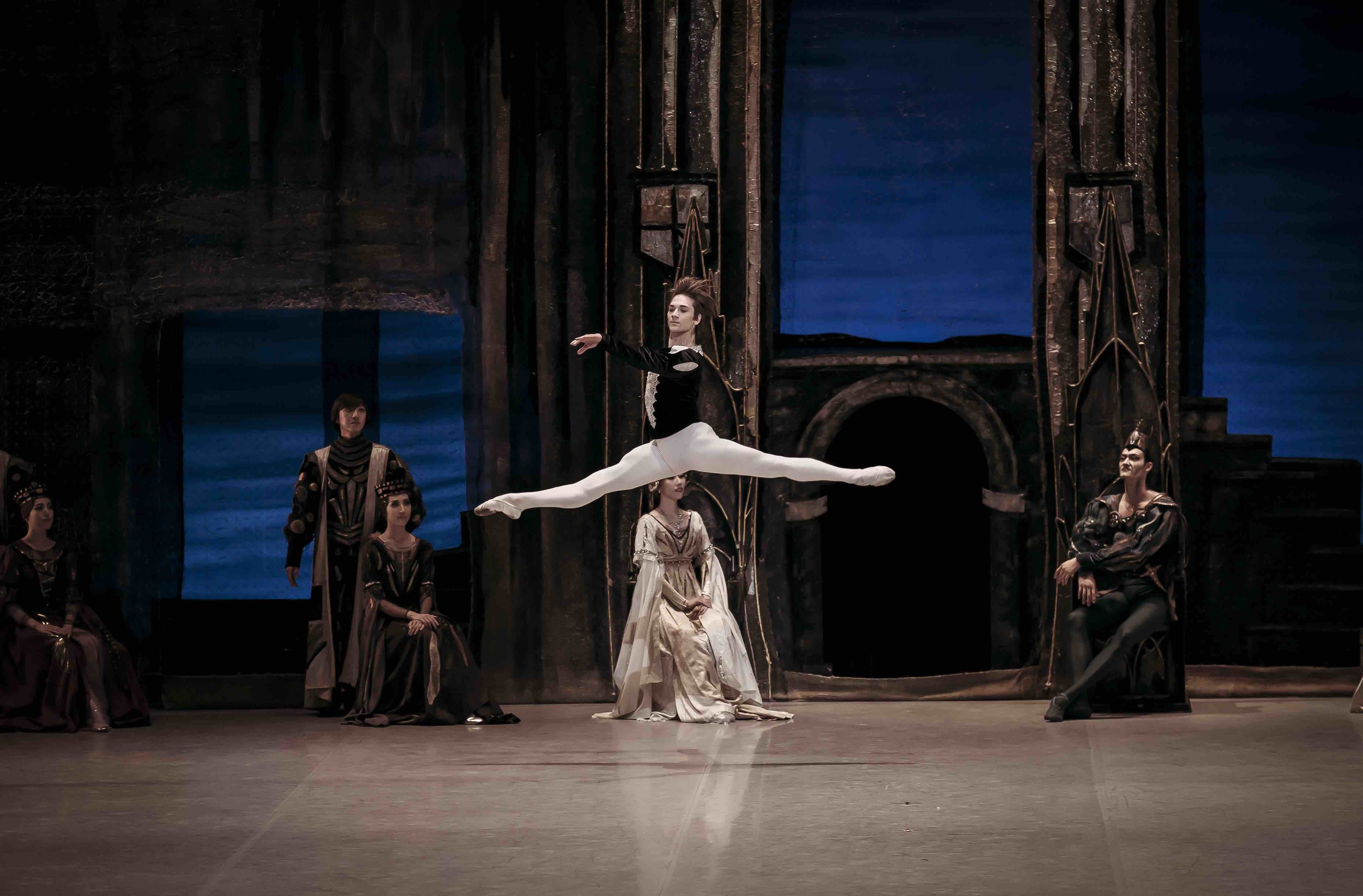 Friedemann Vogel as Prince Siegfried Photo (c) Korean National Ballet