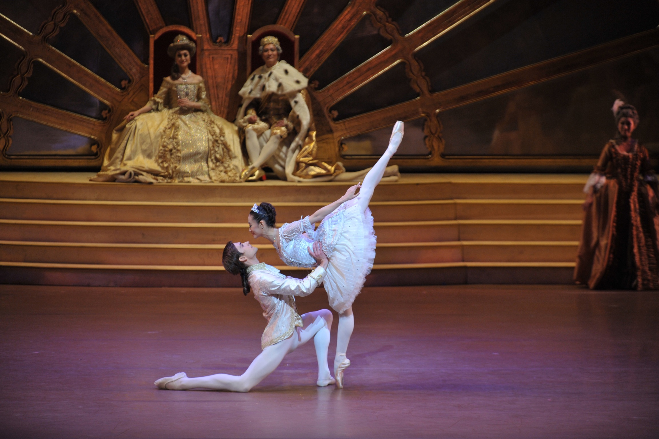 Friedemann Vogel and Jin Yao Photo (c) Hong Kong Ballet
