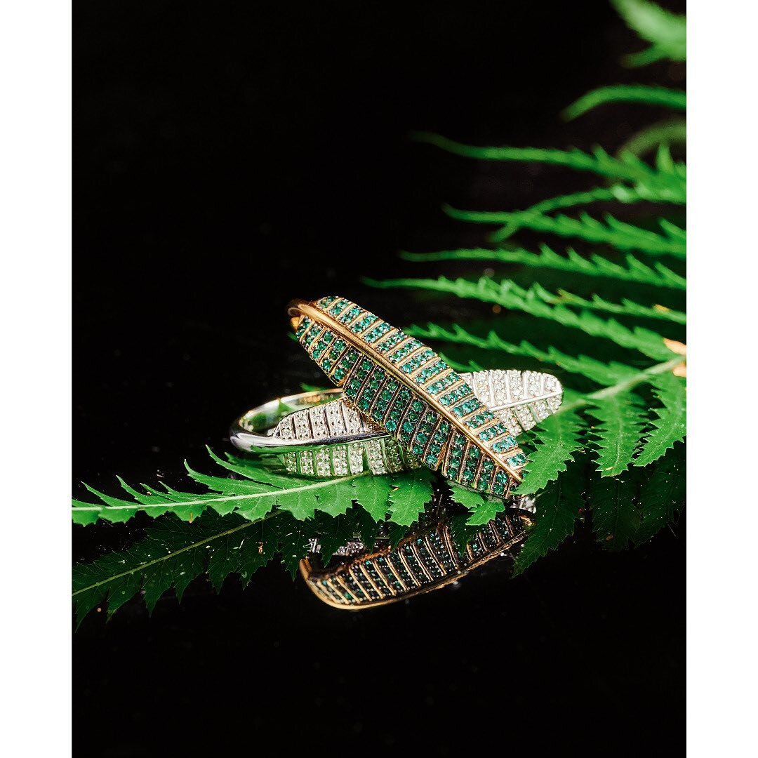 Paradisica banana leaf rings in emerald and diamond both in 18k gold.
⠀⠀⠀⠀⠀⠀⠀⠀⠀
For all enquires please email us at sales@jadejagger.com