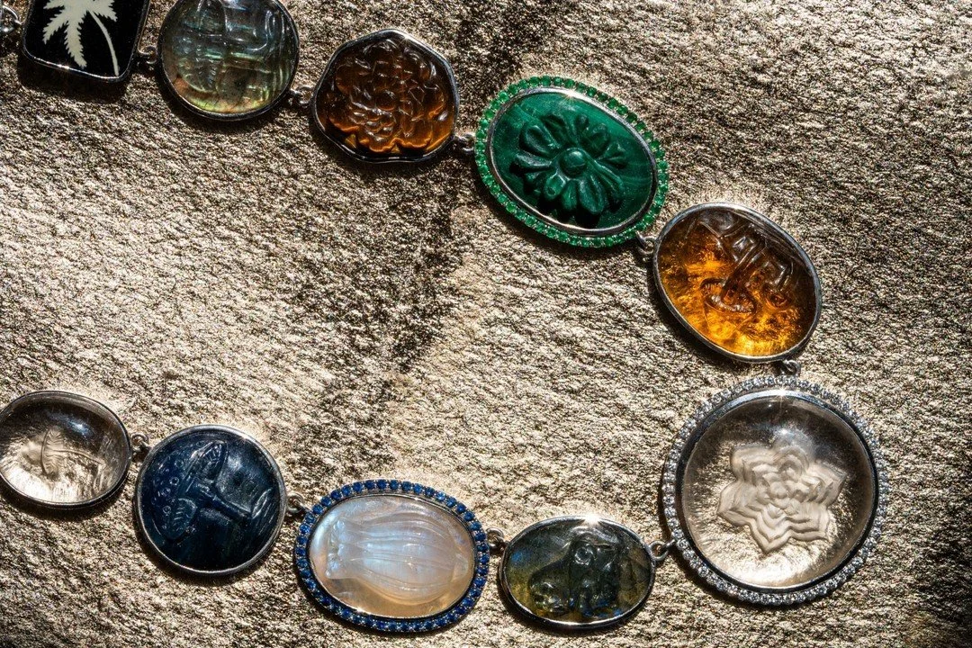 🌿 Medicine Chest: The Power of Plants 🌿
✨ Carved Stone Collection ✨
Contact: sales@jadejagger.com
Discover the beauty of #Gold, #Diamond, #Crystal, #Pearl, #Malachite, #Opal, #Labradorite, #Moonstone, #Amethyst, #Psychedelic
#finejewellerydesig