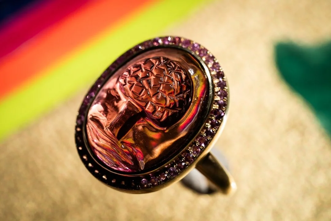 🌿 Medicine Chest: The Power of Plants 🌿
✨ Carved Stone Collection ✨
Contact: sales@jadejagger.com
Discover the beauty of #Gold, #Diamond, #Crystal, #Pearl, #Malachite, #Opal, #Labradorite, #Moonstone, #Amethyst, #Psychedelic
#finejewellerydesig