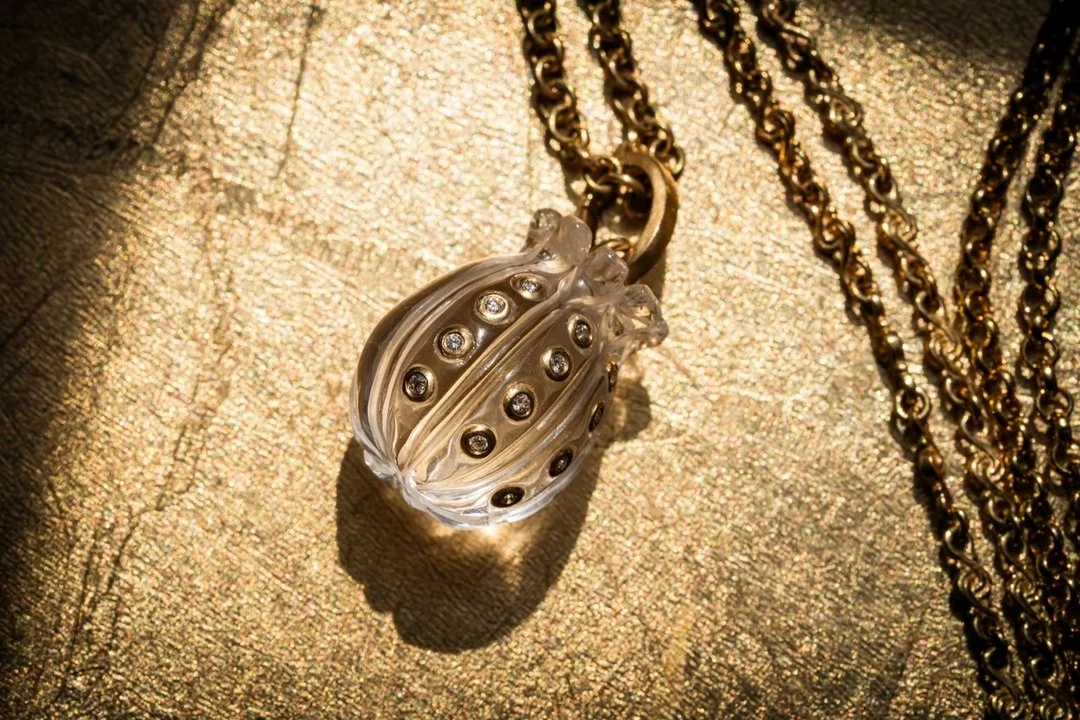 🌿 Medicine Chest: The Power of Plants 🌿
✨ Carved Stone Collection ✨
Contact: sales@jadejagger.com
Discover the beauty of #Gold, #Diamond, #Crystal, #Pearl, #Malachite, #Opal, #Labradorite, #Moonstone, #Amethyst, #Psychedelic
#finejewellerydesig